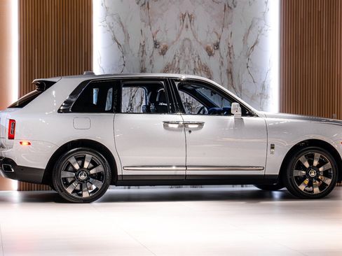 Used 2023 Rolls-Royce Cullinan image 4