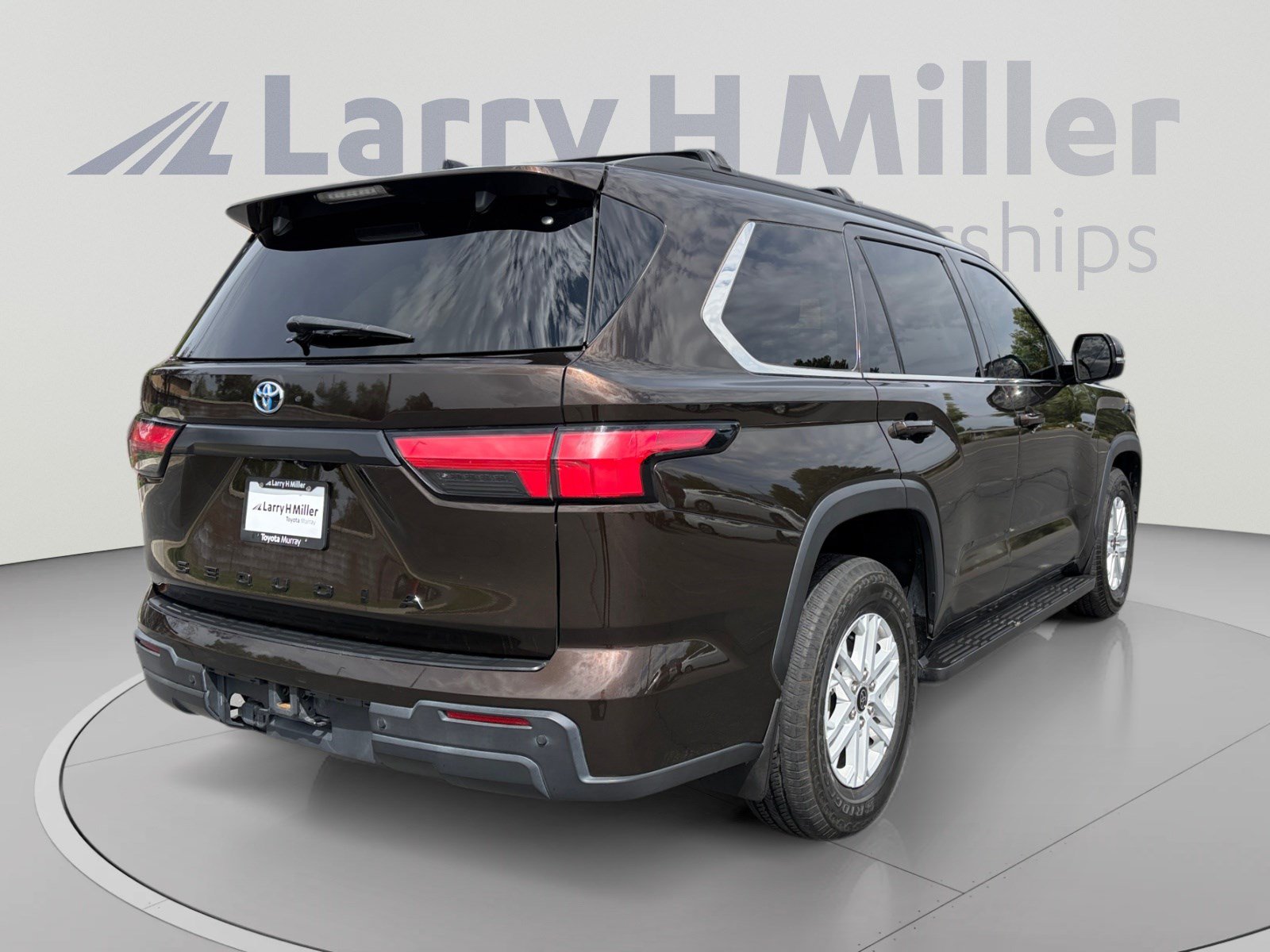 Certified 2023 Toyota Sequoia SR5 AWD/4WD image 5