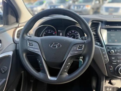 Used 2017 Hyundai Santa Fe SE image 15
