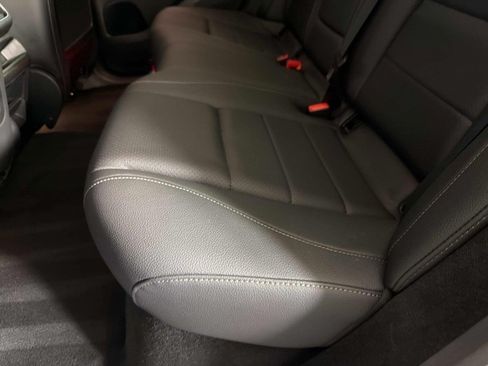 Used 2025 Mercedes-Benz GLE 450 4MATIC w/ Winter Package image 31