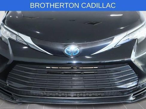 Used 2022 Toyota Sienna LE FWD image 11