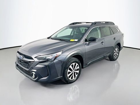 Used 2023 Subaru Outback Premium image 3