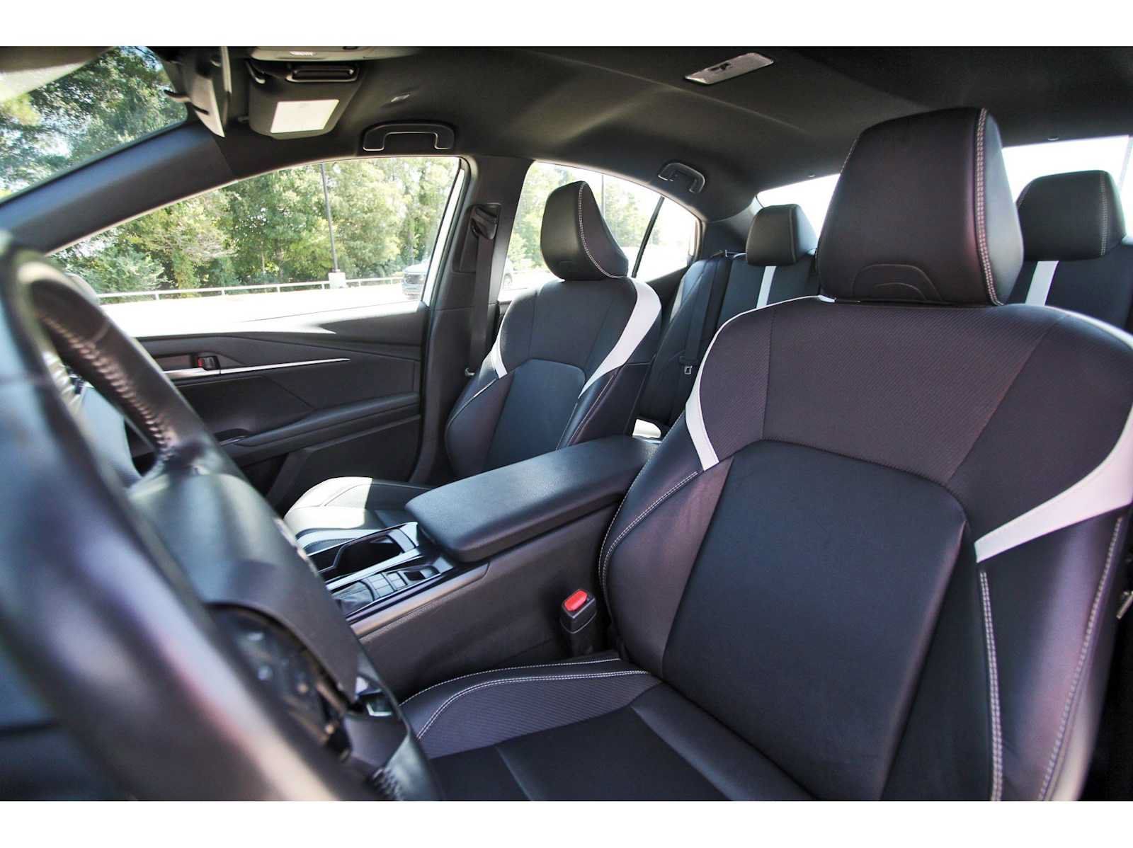 Used 2025 Toyota Camry SE FWD image 11