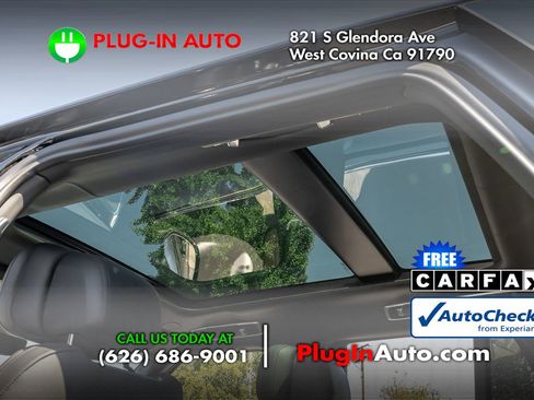 Used 2025 Land Rover Range Rover SV image 12