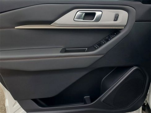 Used 2025 Ford Explorer Active image 14