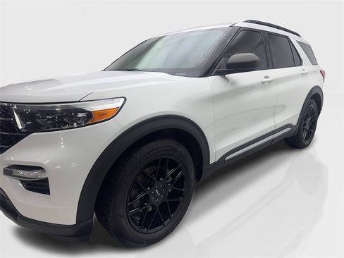 Used 2020 Ford Explorer XLT w/ Equipment Group 202A image 11