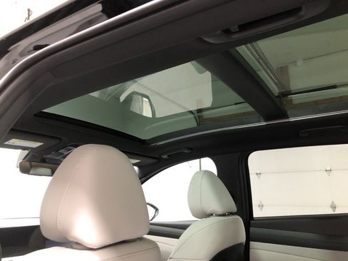 New 2025 Hyundai Tucson Limited image 17