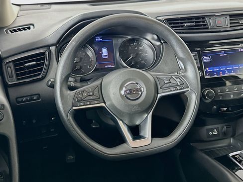 Used 2020 Nissan Rogue S FWD image 18