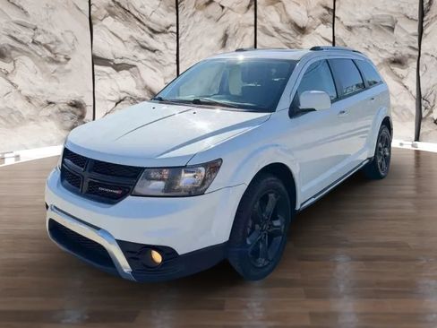 Used 2020 Dodge Journey Crossroad FWD image 3