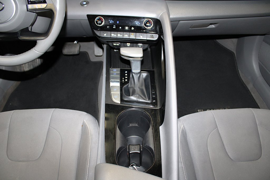 Used 2021 Hyundai Elantra SEL w/ Convenience Package FWD image 22