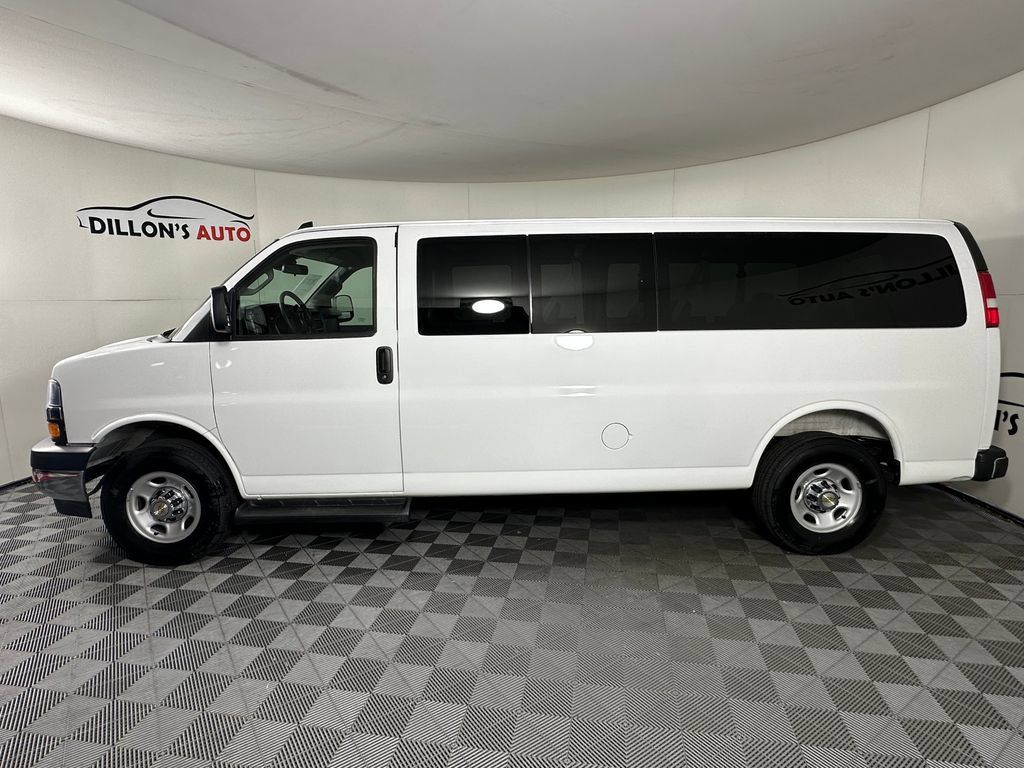 Used 2025 Chevrolet Express 3500 LT w/ LT Preferred Equipment Group RWD image 3