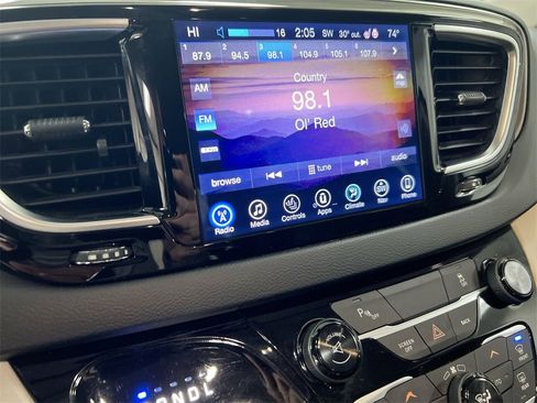 Used 2017 Chrysler Pacifica Touring-L Plus image 14