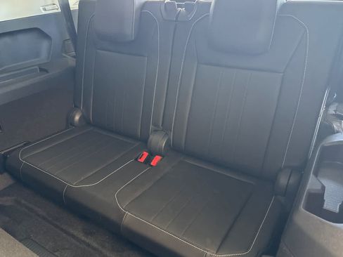 Used 2023 Volkswagen Tiguan SE w/ Panoramic Sunroof Package FWD image 16