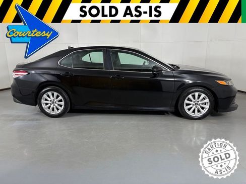 Used 2019 Toyota Camry LE FWD image 9