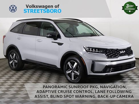 Used 2022 Kia Sorento EX w/ Panoramic Sunroof Package image 1