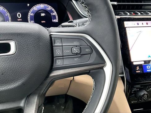 Used 2024 Jeep Grand Cherokee Limited image 22