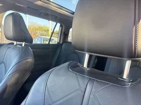 Used 2023 Toyota Highlander Platinum FWD image 9