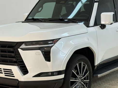 Used 2024 Lexus GX 550 AWD/4WD image 18