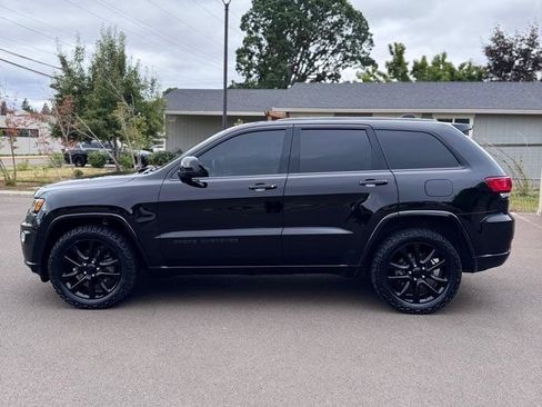 Used 2019 Jeep Grand Cherokee Altitude AWD/4WD image 8