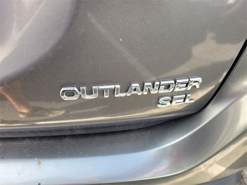 Used 2019 Mitsubishi Outlander SE image 6