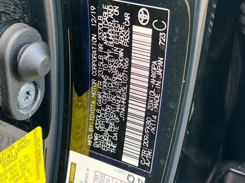 Used 2020 Toyota C-HR XLE image 32