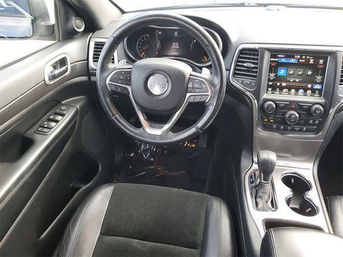 Used 2017 Jeep Grand Cherokee Altitude image 12