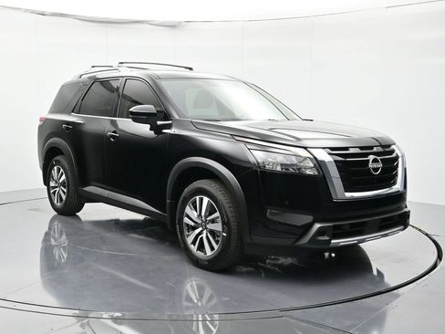 New 2025 Nissan Pathfinder SL image 3