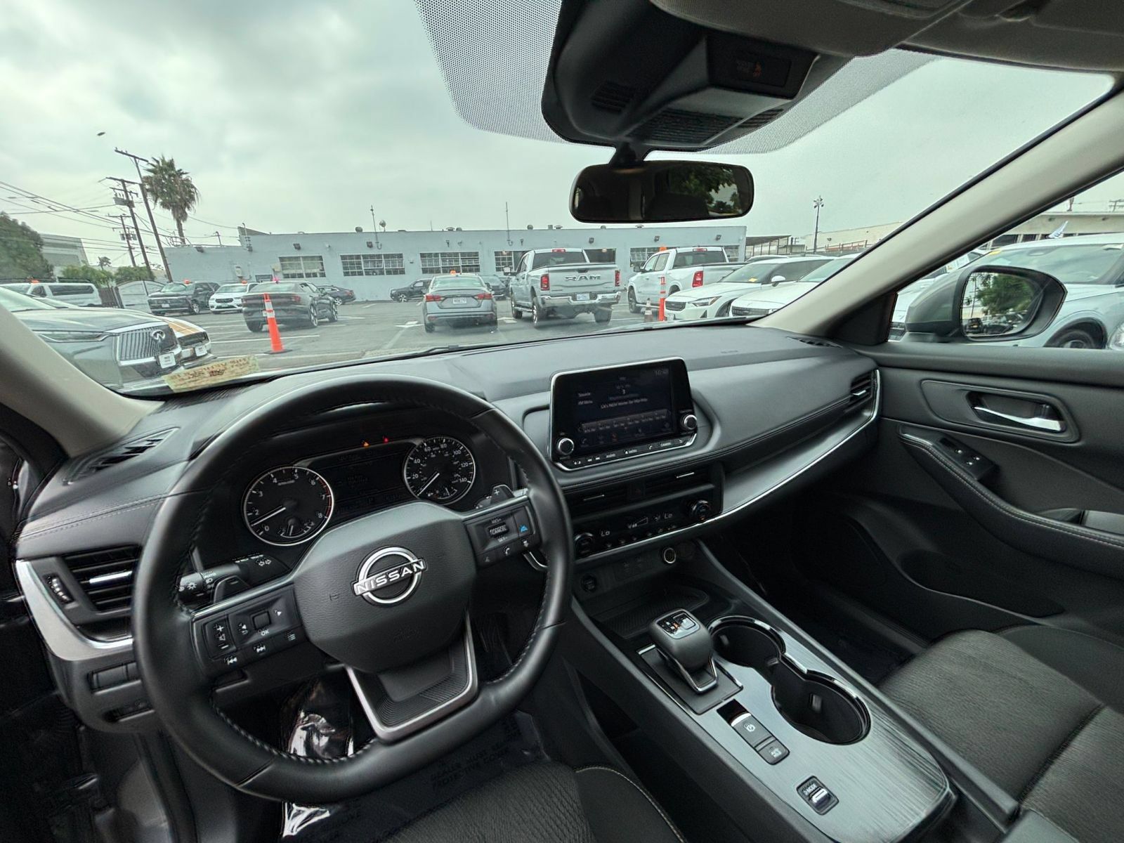 Used 2025 Nissan Rogue SV FWD image 34