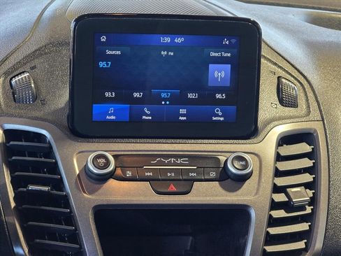 Used 2022 Ford Transit Connect XLT image 4