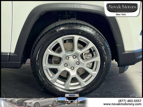 Used 2023 Jeep Compass Latitude AWD/4WD image 9