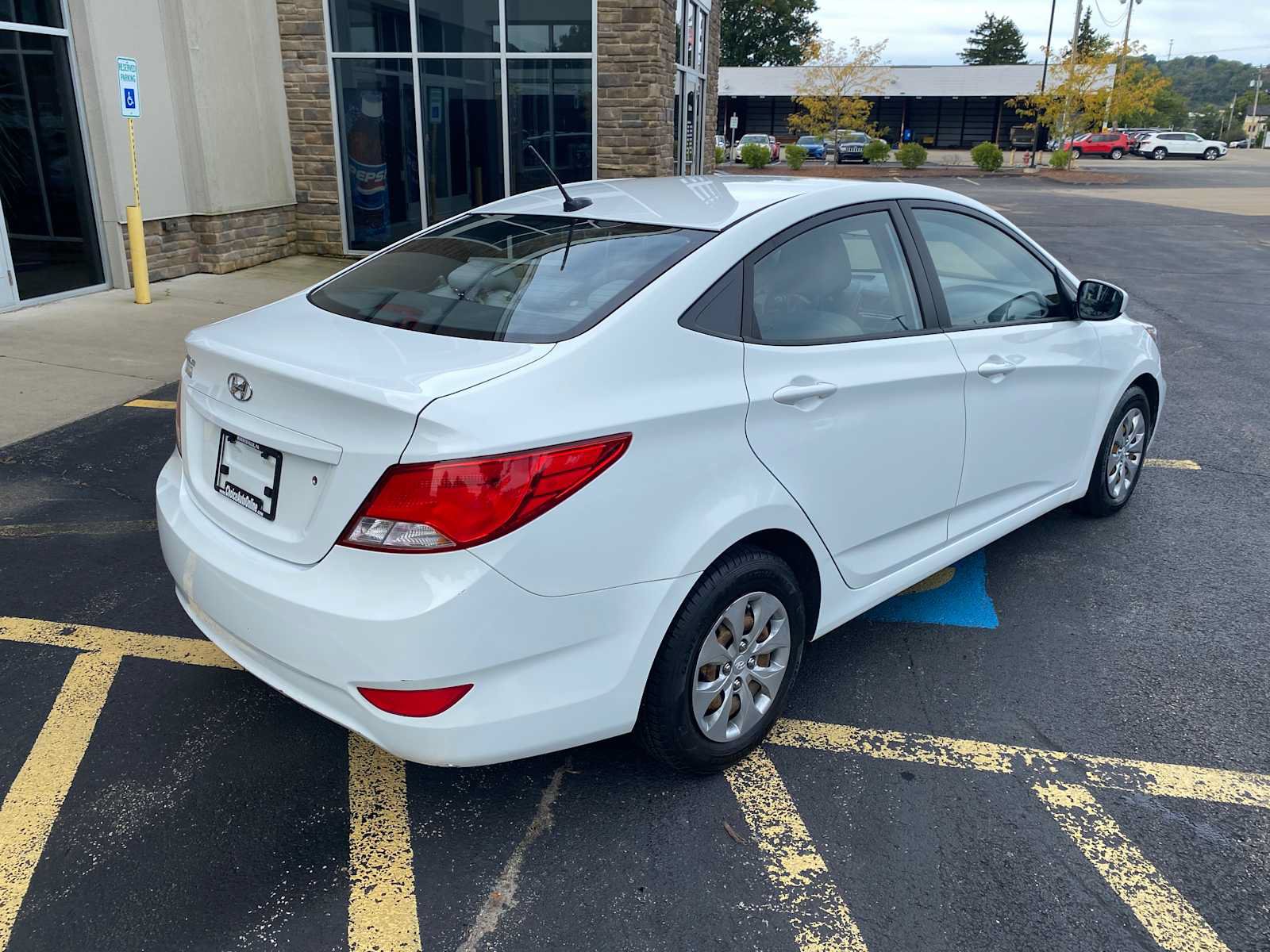 Used 2016 Hyundai Accent SE FWD image 4