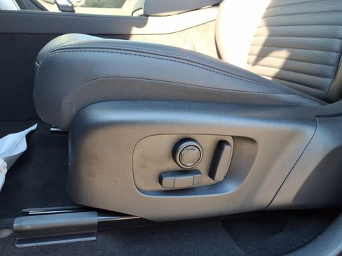 Certified 2025 Land Rover Discovery Sport S image 31