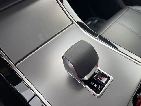 New 2025 Land Rover Range Rover Velar Dynamic SE image 16