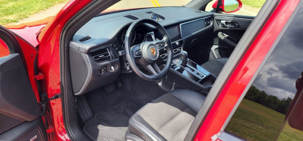 Used 2022 Porsche Macan GTS AWD/4WD image 2