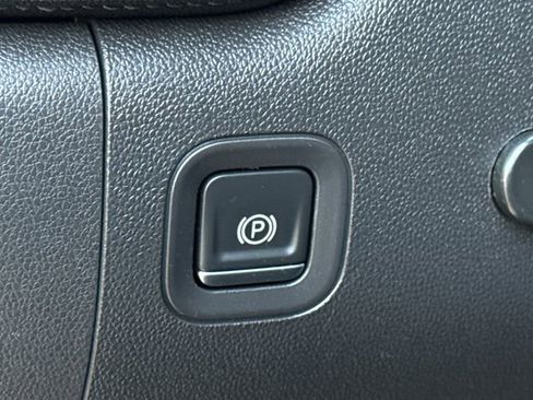 Used 2021 Chevrolet Silverado 1500 LT Trail Boss w/ Convenience Package II image 24