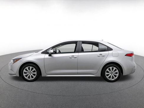 Used 2025 Toyota Corolla LE FWD image 4