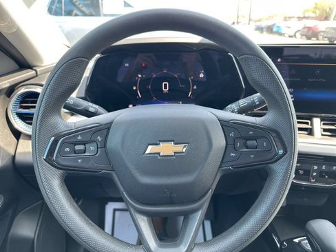 Used 2025 Chevrolet Trax LT FWD image 20