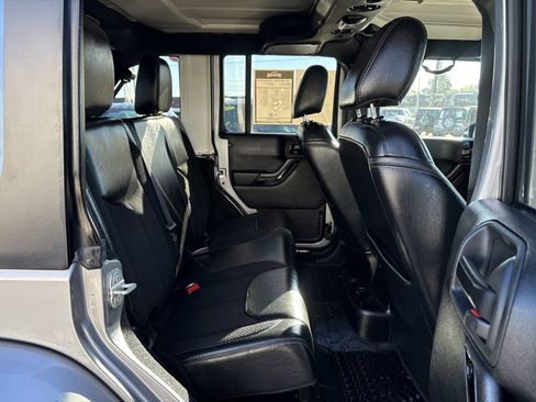 Used 2017 Jeep Wrangler Unlimited Sahara image 23