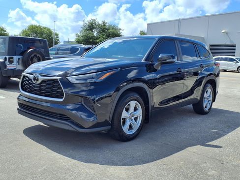 Used 2023 Toyota Highlander L FWD image 23