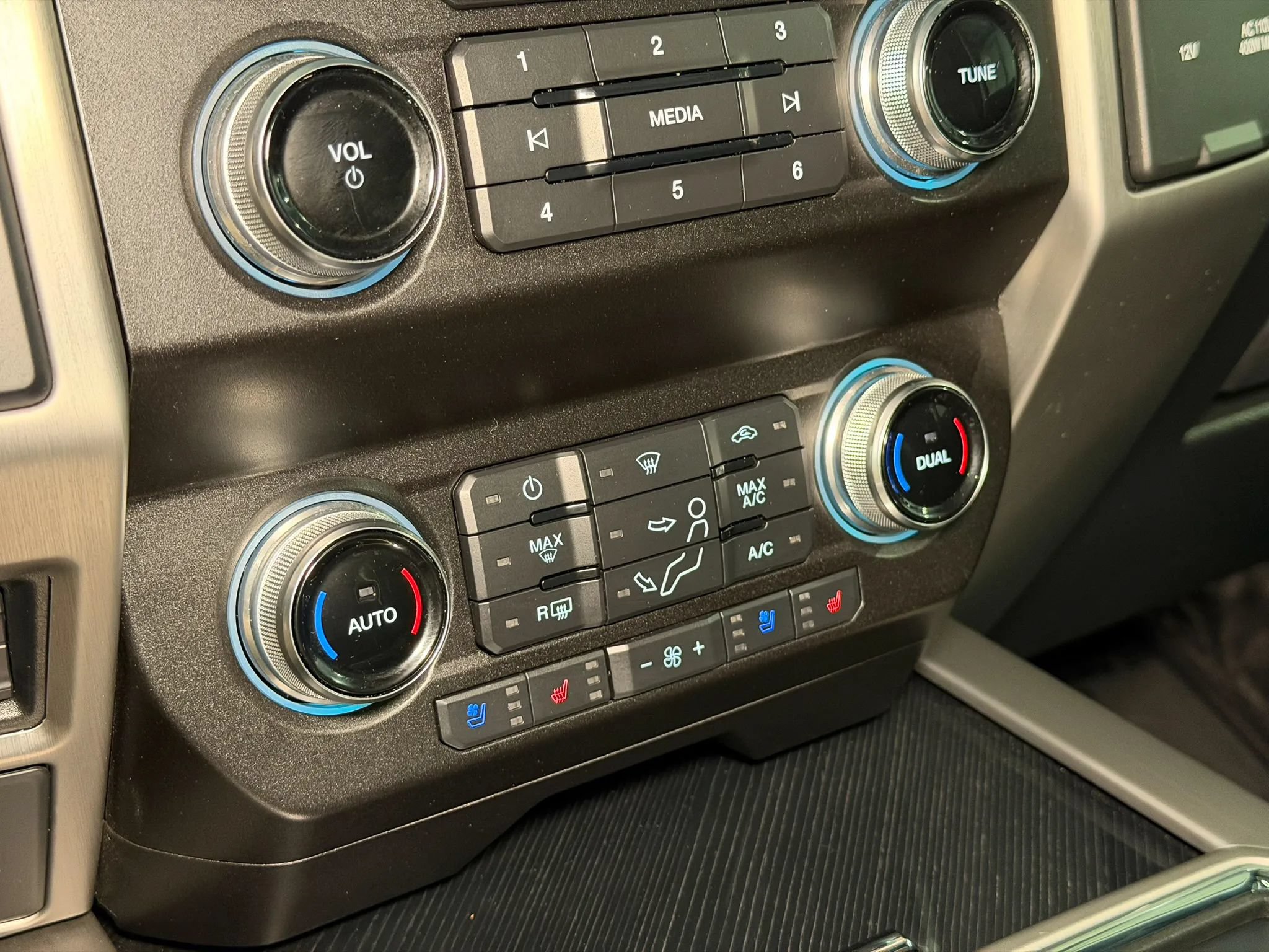 Used 2020 Ford F350 Platinum AWD/4WD image 28