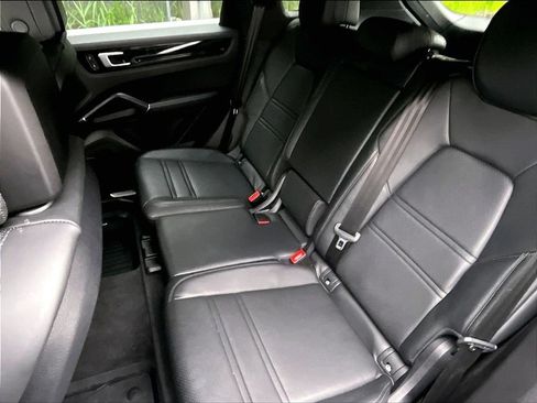 Certified 2022 Porsche Cayenne AWD/4WD image 22