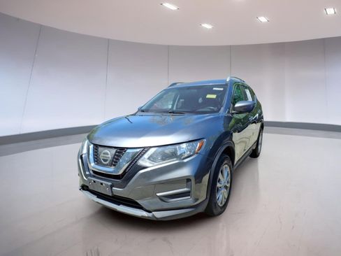 Used 2017 Nissan Rogue SV w/ SV Premium Package AWD/4WD image 2