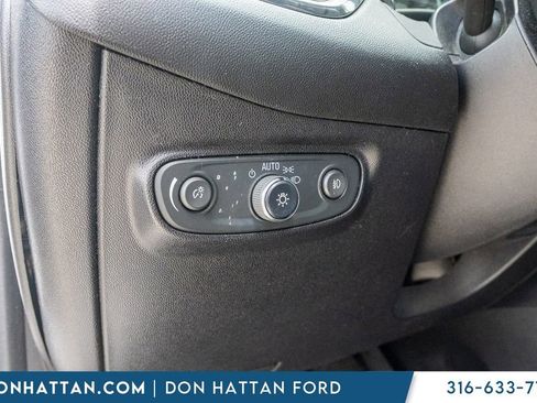 Used 2018 Chevrolet Equinox Premier FWD image 17