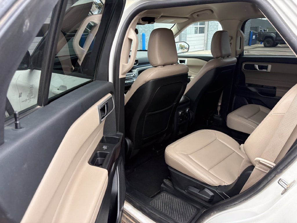 Used 2020 Ford Explorer XLT w/ Equipment Group 202A AWD/4WD image 27