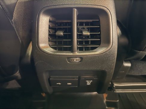 Used 2019 Jeep Cherokee Limited image 29