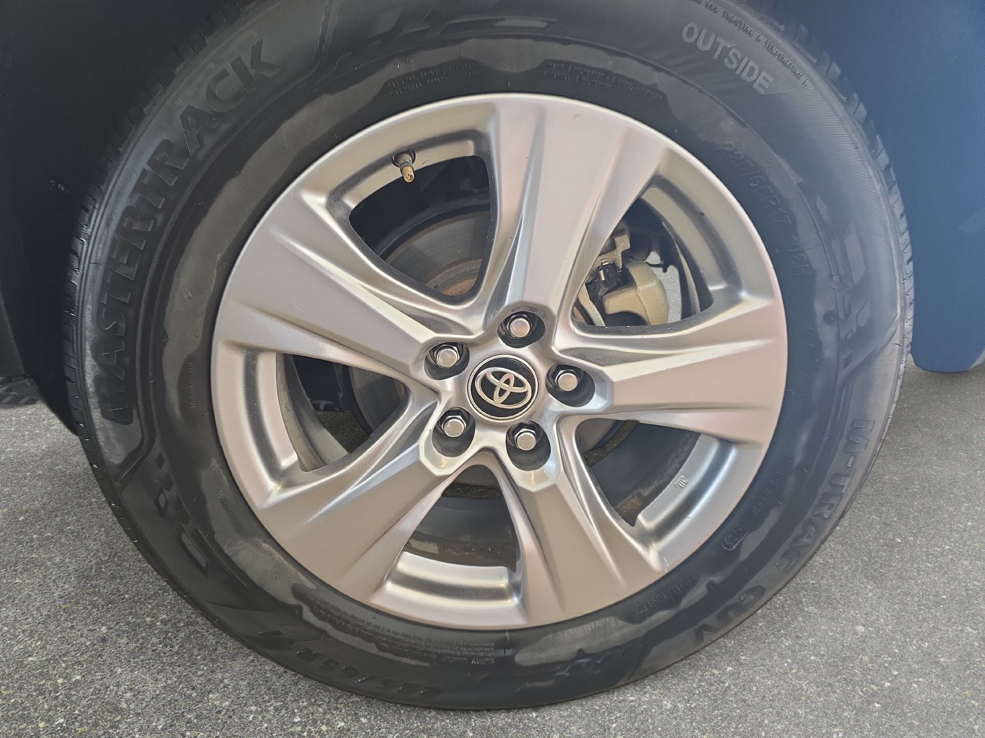 Used 2023 Toyota RAV4 XLE w/ Convenience Package FWD image 32