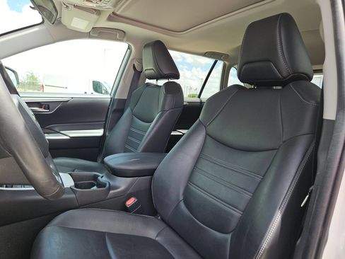 Used 2021 Toyota RAV4 XLE Premium FWD image 13