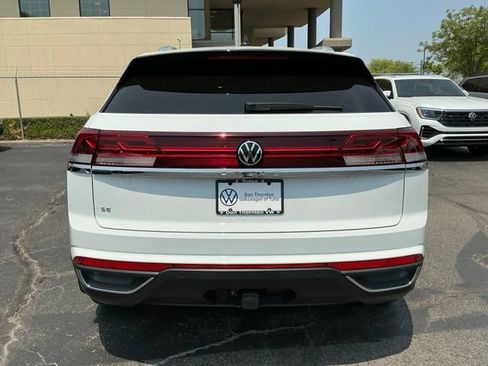 Certified 2024 Volkswagen Atlas Cross Sport SE w/ Panoramic Sunroof Package FWD image 4