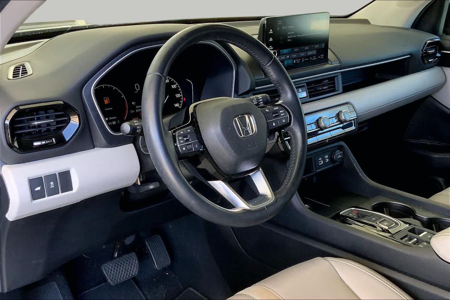 Used 2025 Honda Pilot EX-L image 18
