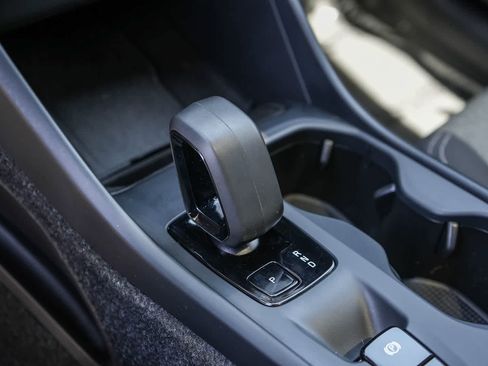 Used 2024 Volvo XC40 B5 Core AWD/4WD image 19